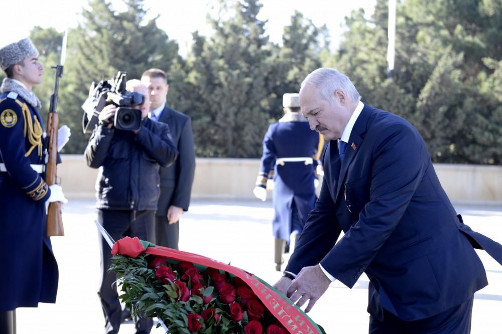 Belarus Prezidenti Şəhidlər xiyabanını ziyarət edib 