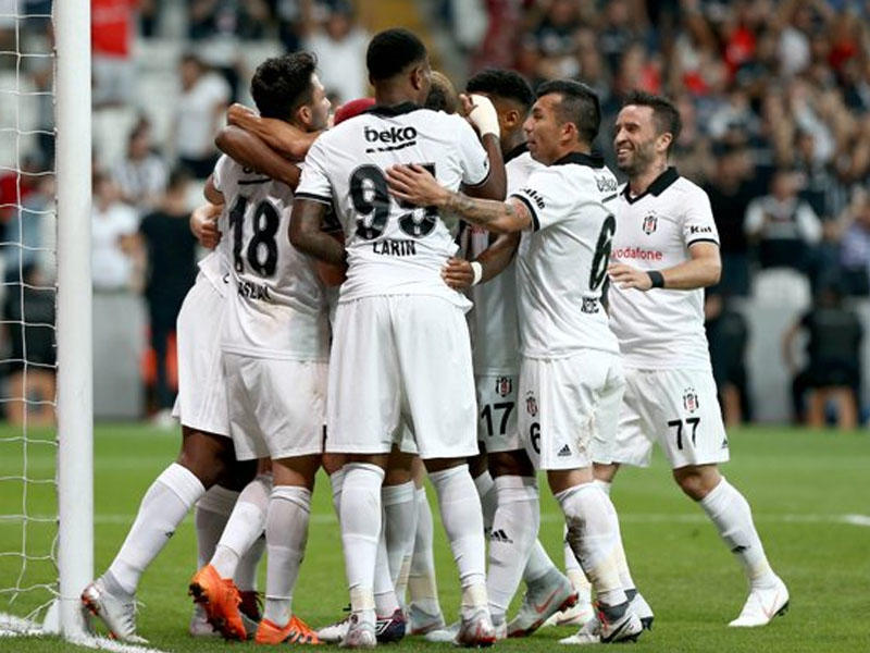 Beşiktaşa bir qol bəs etdi - VİDEO