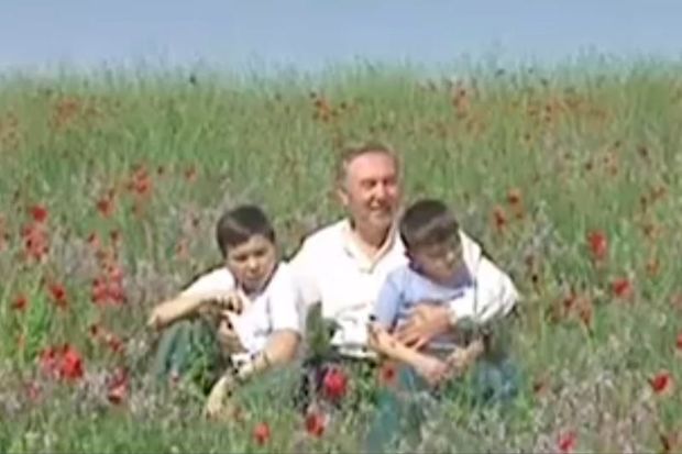 Nazarbayev mahnı yazıb klip çəkdirdi - VİDEO