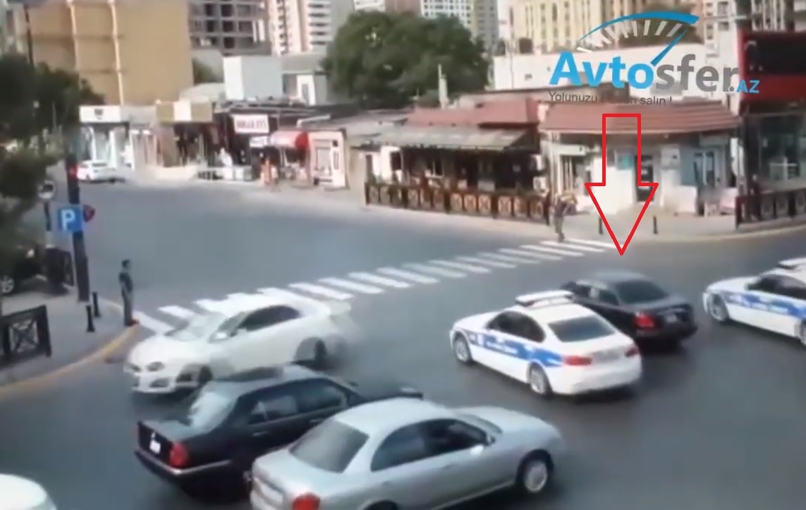 Bakıda "avtoş" polisləri arxasına salıb şəhəri bir-birinə qatdı - VİDEO