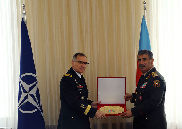 NATO generalı Zakir Həsənovla danışıqlarda 