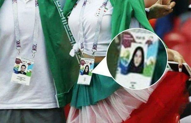 İranlı qadın çadrasını atıb, göbəyini açdı – FOTO 