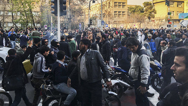 İranı etiraz aksiyaları bürüdü - VİDEO