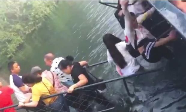 Çində körpü selfi həvəskarı ucbatından uçdu