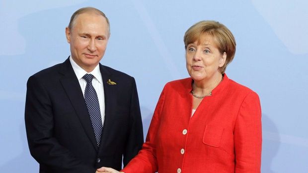 Putin toydan sonra Merkellə görüşəcək - FOTO