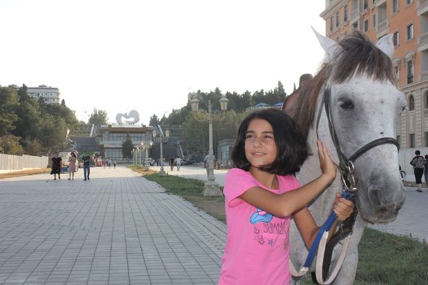 Generalın qəbul etdiyi qız: Arzum Qarabağ atımın olmasıdır - FOTO/VİDEO