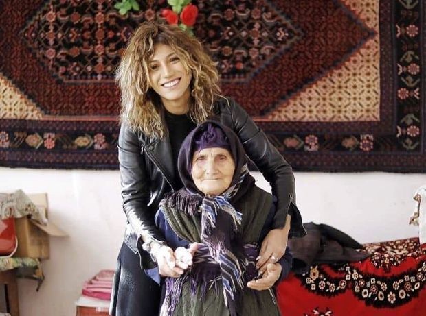 Röya 77 yaşlı nənəyə ev tikdirəcək - FOTO