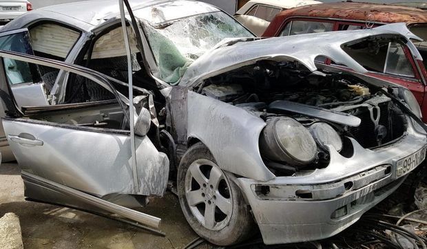 Sürücü “Mercedes”i aşırdı, qohumu öldü, anası yaralandı - YENİLƏNİB