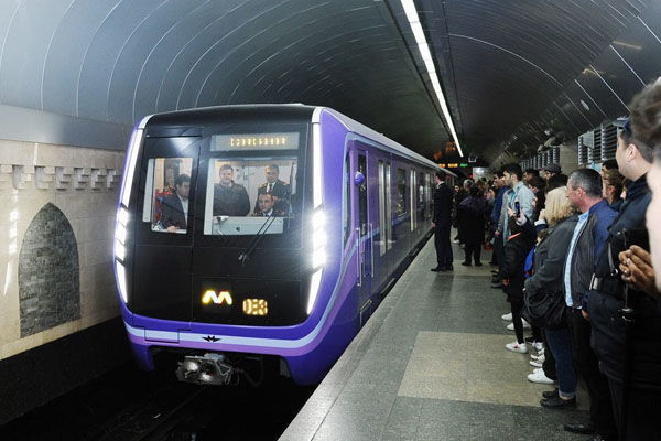 Bakı metrosunda ikimərtəbəli stansiyaların tikintisinə başlanıldı