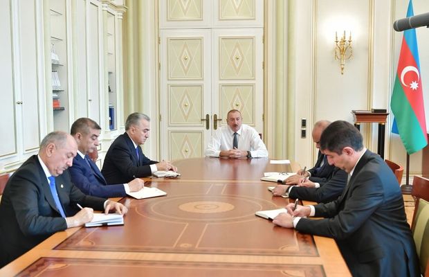 İlham Əliyev yeni təyin olunmuş icra başçıları ilə görüşdü 