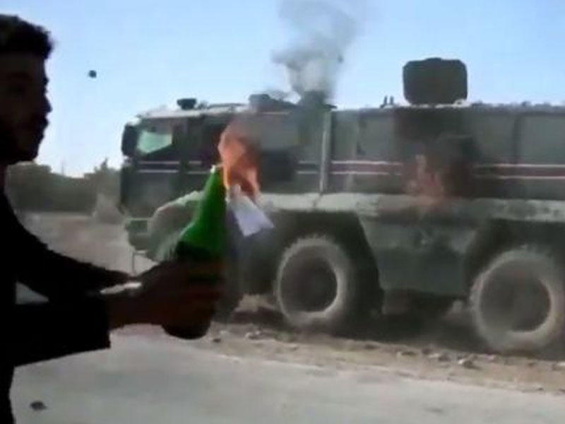 Suriyada kürdlər Rusiya hərbi texnikasını yandırdılar - VİDEO