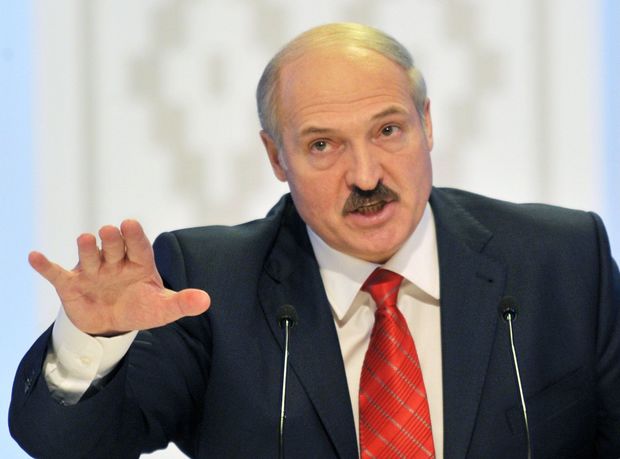 Lukaşenko: “Ölkənin dağılma təhlükəsi var”