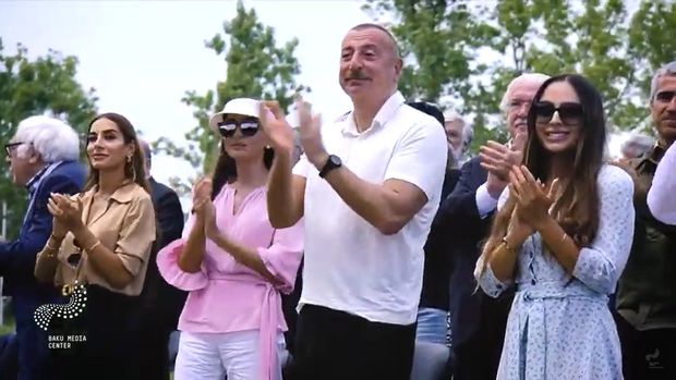 “Xarıbülbül” festivalında Heydər Əliyevin nitqi ayaqüstə alqışlanıb – VİDEO 