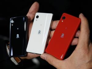 Yaponiyada 3,6 düym ekrana malik çox yığcam smartfon təqdim edilib